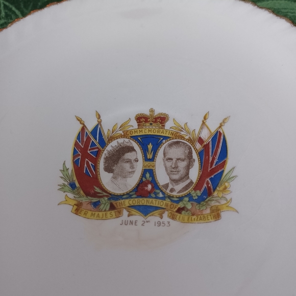 Vintage 1953 Sovereign Potters of Canada Queen Elizabeth Coronation Saucer - Picture 5 of 8